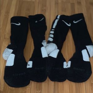 2 pairs of Nike socks